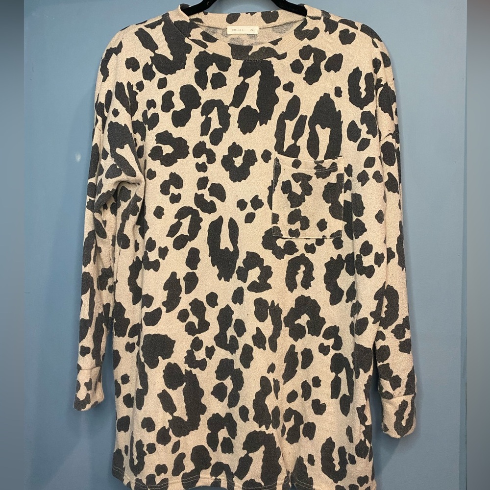 Reborn J Leopard Print Pocket Long Sleeve Top size small like new